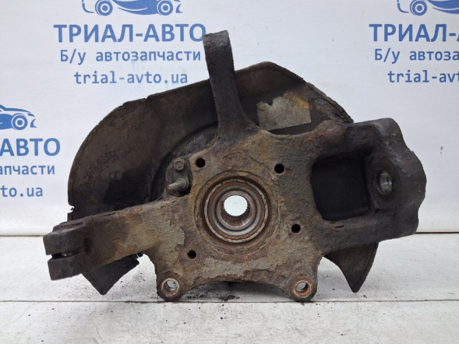 Кулак поворотный правый со ступицей Kia Sorento BL 2.5 DIESEL D4CB 2002 (б/у) Київ - зображення 1