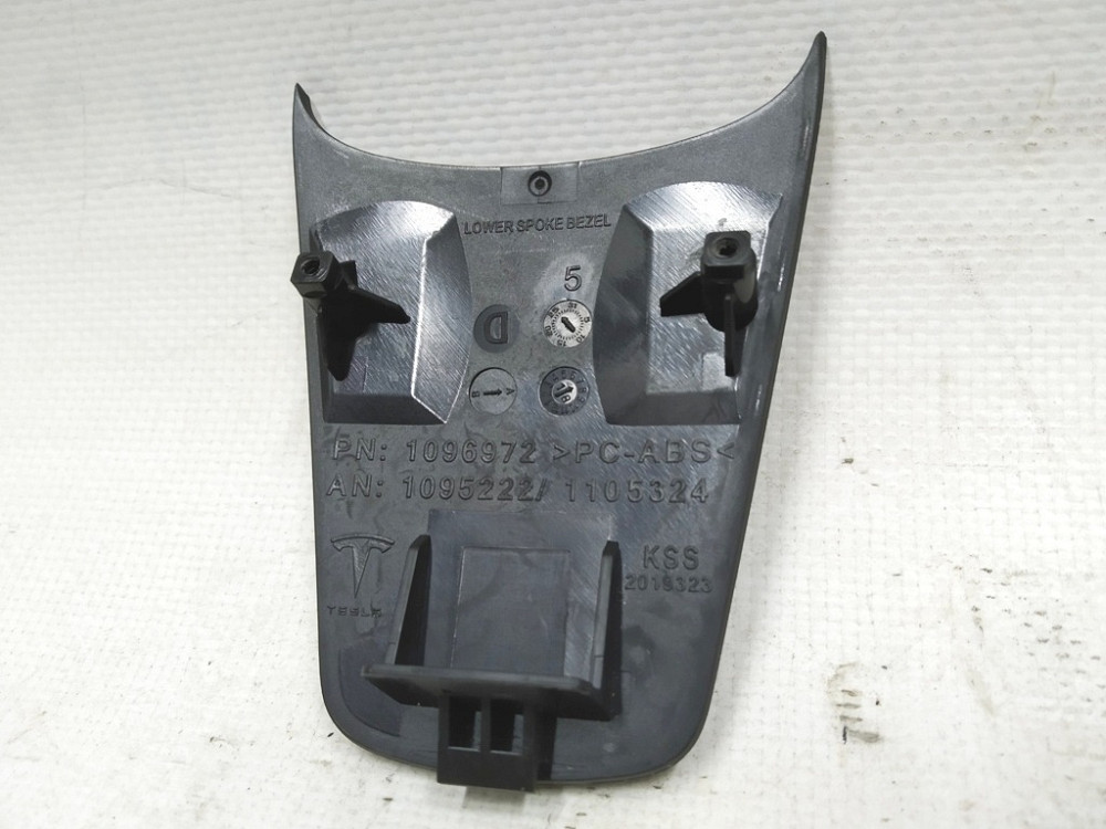 Пластик декоративный нижний подушки безопасности водителя накладка Carbon Tesla model 1096972-00-D Киев - изображение 2