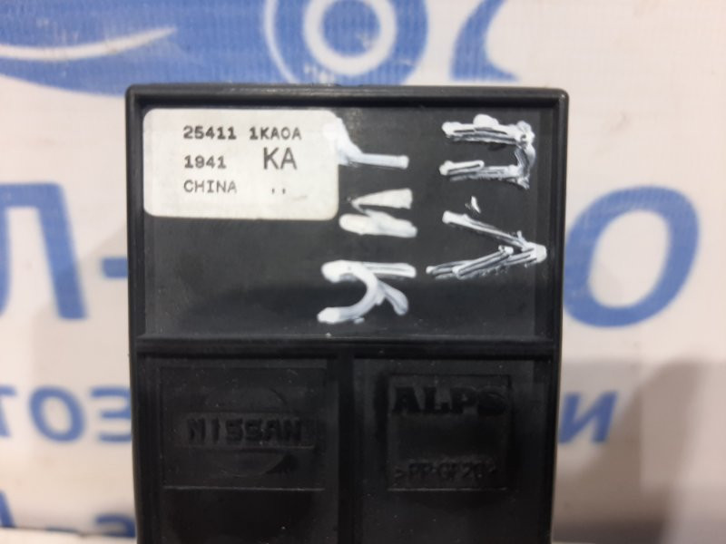 Кнопка стеклоподъемника Nissan Juke F15 1.6 TURBO MR16DDT 2010 (б/у) Київ - зображення 3