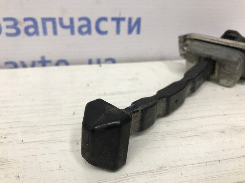 Ограничитель двери передний левый Mazda 3 BM 2.2 DIESEL 2013 (б/у) Киев - изображение 3