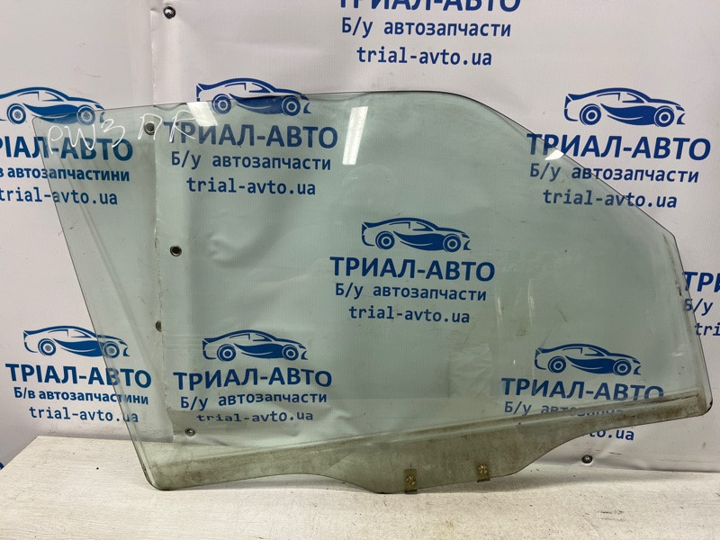 Стекло двери переднее правое Mitsubishi Pajero Wagon 3 3.2 ДИЗЕЛЬ 4M41 1999 (б/у) Київ - зображення 1
