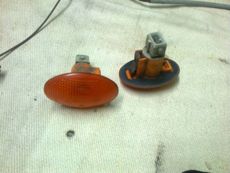 Повторитель поворотов на крыло Форд Мондео 95г.в. оригинал Винница - изображение 1