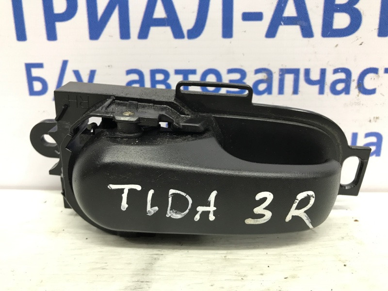 Ручка двери внутренняя правая Nissan Tiida C11 1.6 БЕНЗИН HR16 2004 (б/у) Киев - изображение 1