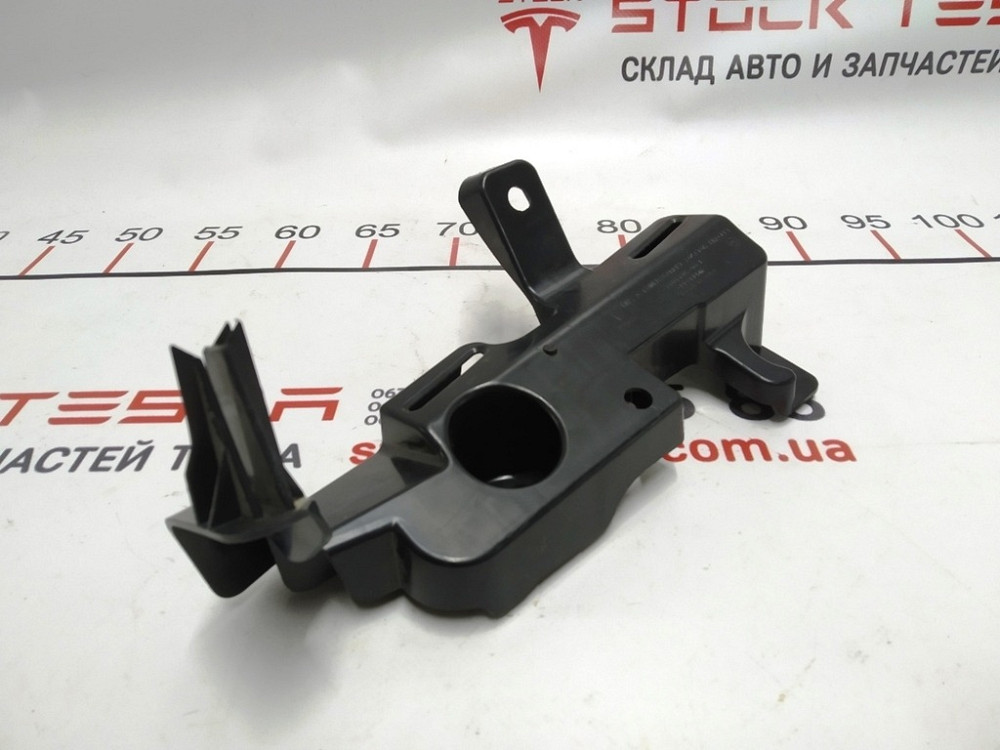 Кронштейн крепления коврового покрытия 1-го ряда сидений правый Tesla model 3 1101145-00-G Киев - изображение 3