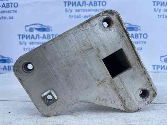 Кронштейн усилителя переднего бампера Jeep Cherokee KL 3.2 БЕНЗИН EHK 2013 лев. (б/у) Киев