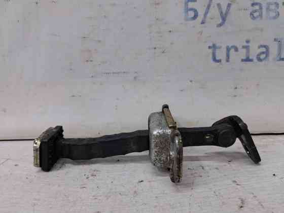 Ограничитель двери передний левый Kia Sorento BL 2.5 DIESEL D4CB 2002 (б/у) Киев