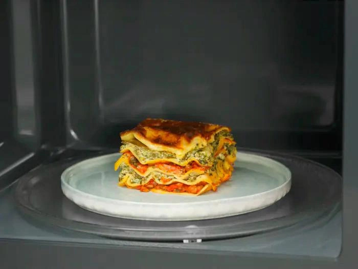 Микроволновая печь Electrolux EMZ421MMW 20 л белая Київ - зображення 5