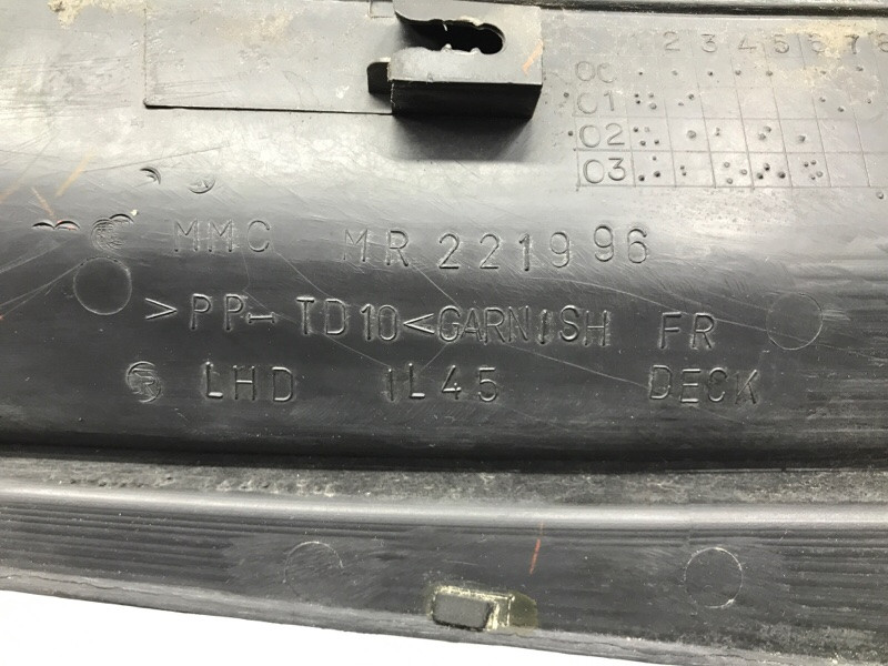 Дефлектор дворников Mitsubishi Pajero Sport K9 2.5 DIESEL 4D56 1996 (б/у) Киев - изображение 5