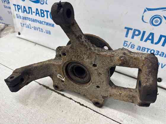 Кулак поворотный правый со ступицей Kia Sorento BL 2.5 DIESEL D4CB 2002 (б/у) Киев