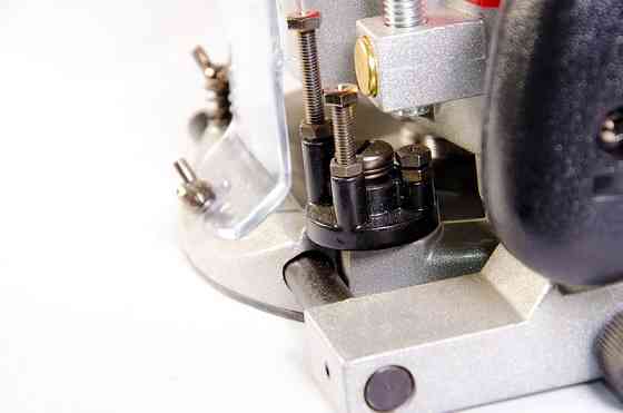 Машина фрезерная MPT PROFI 1950 Вт 5000-22000 об/мин цанга 6-12 мм ход фрезы 65 мм аксессуары 8 шт M Харків