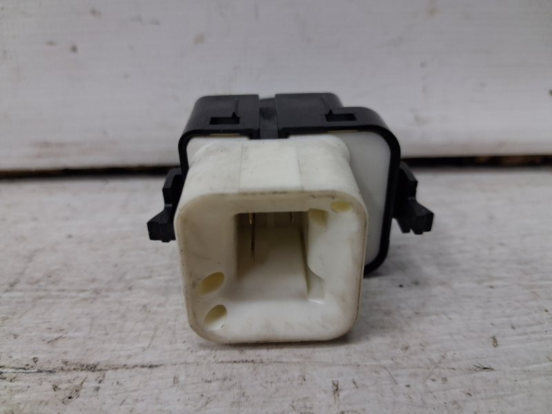 Кнопка стеклоподъемника Mitsubishi Pajero Wagon 3 3.2 ДИЗЕЛЬ 4M41 1999 (б/у) Київ - зображення 3