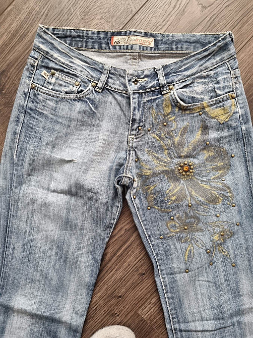 Продам женские джинсы с цветком и камнем р.44-46 Київ - зображення 3