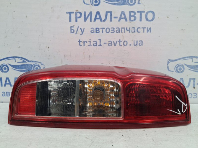 Фонарь задний внешний левый Nissan Navara D40 2.5 DIESEL YD25DDTI 2004 (б/у) Киев - изображение 1