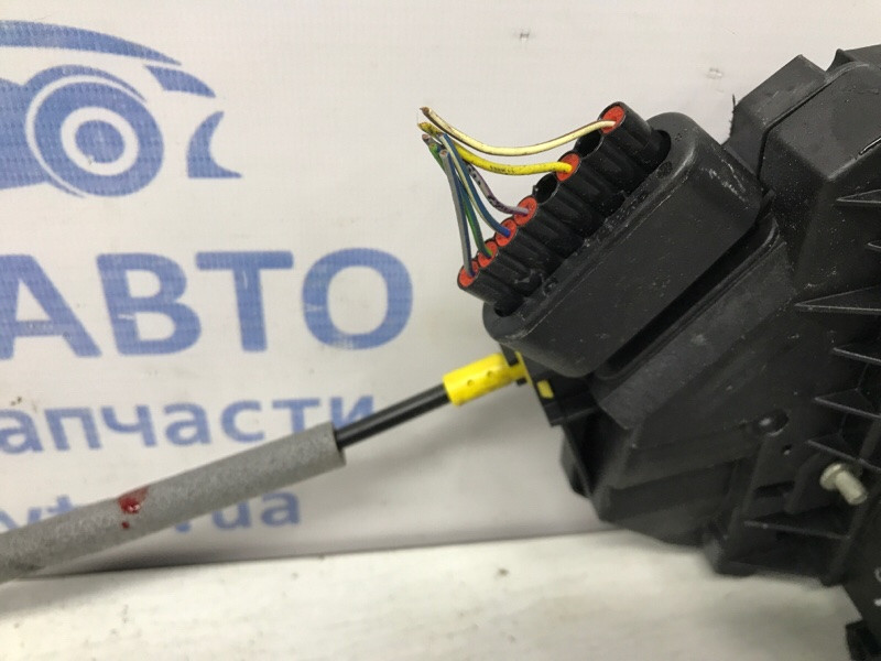 Замок двери задний правый Ford Kuga CBS 2.0 DIESEL 2011 (б/у) Київ - зображення 3