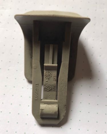 Бу фиксатор задней шторки Renault 8200000113 Laguna Espace Кропивницкий - изображение 1