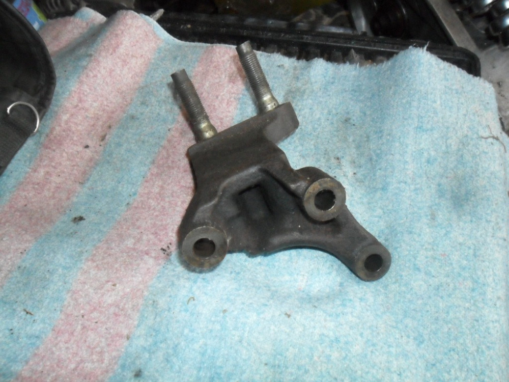 GA2E39030A, Кронштейн двигуна Мазда Кседокс 2.0, V6, 24 кл. оригінал Вінниця - зображення 2