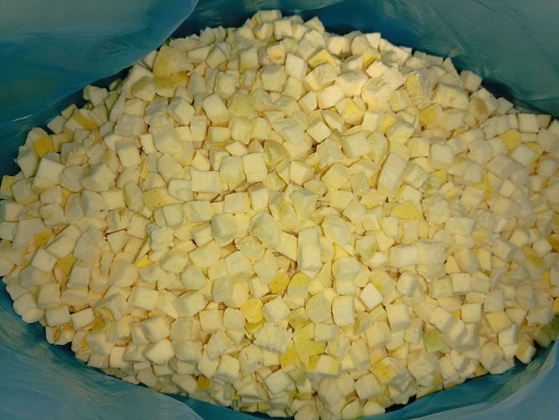 Реалізація замороженого яблука (кубик 10×10 мм) оптом Днепр - изображение 2