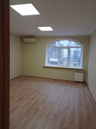 Контрактова пл метро,вул Межигірська 28, офіс 95м Київ