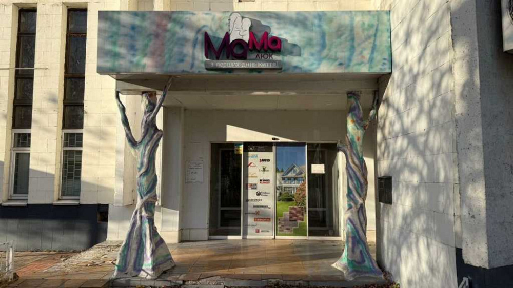 ФАСАД, Магазин / розважальний центр 1800м2, вул. Кирилівська Киев - изображение 2