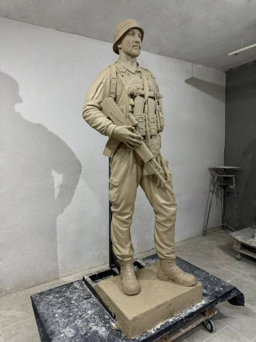 Бронзовий пам’ятник загиблому військовому ТрО — авторська робота на замовлення Київ - зображення 6