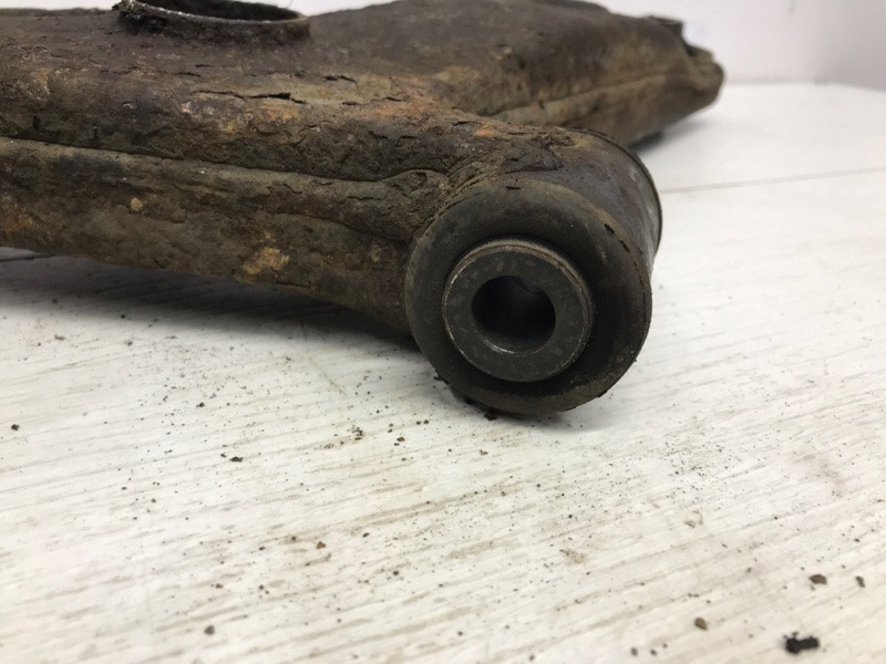 Рычаг левый Mitsubishi Lancer 9 1.6 БЕНЗИН 4G18 2003 (б/у) Киев - изображение 4