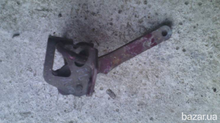 Ограничитель открывания передней двери 443837249b Ауди-100 86г.в. Винница - изображение 1