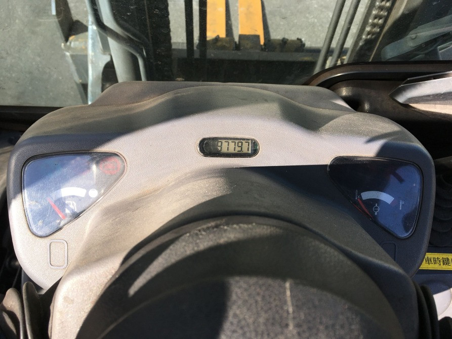 Газ-бензиновий навантажувач Komatsu, компакт з кабіною та позиціонером для кожної вили. Модель: FG20 Івано-Франківськ - зображення 10