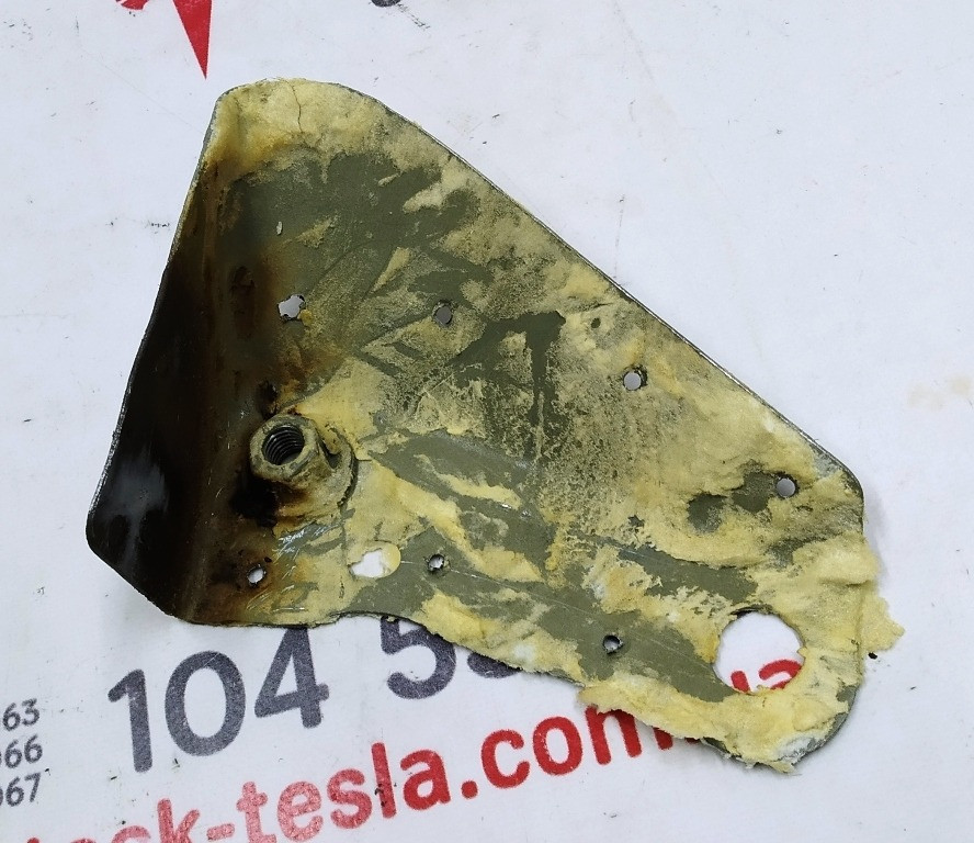 Четверть передняя правая кронштейн крепления батареи передний правый Tesla model 1073828-S0-B Киев - изображение 1
