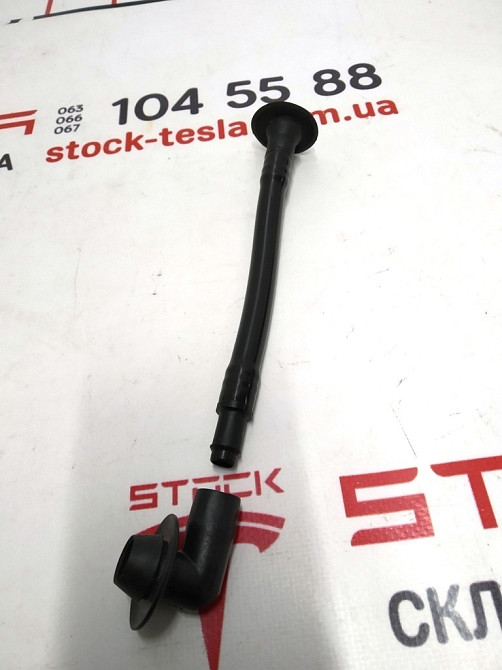 Колено трубки сливной дренажной электромагнитного порта зарядки Tesla model S, model S REST, model X Киев - изображение 3