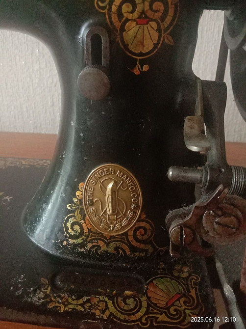 Продам антикварную швейную машинку Дніпро - зображення 2