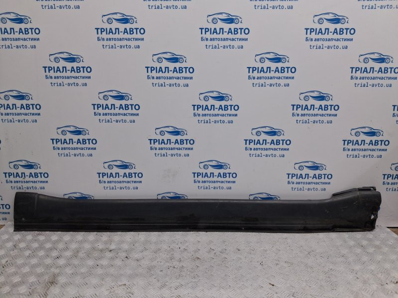 Накладка порога внешняя правая Mitsubishi Pajero Wagon 4 3.2 ДИЗЕЛЬ 4M41 2006 (б/у) Киев - изображение 1