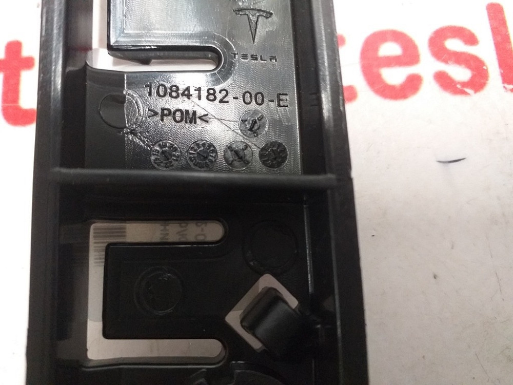 Кронштейн крепления направляющая бампер/крыло правый NEW не оригинал Tesla model 3 1084182-00-E Київ - зображення 3