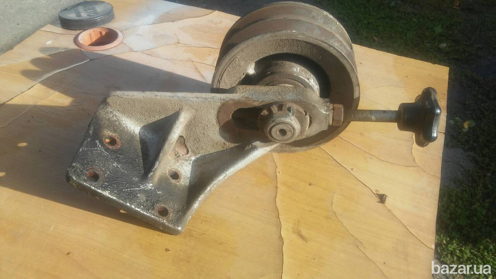 Натяжной ролик ремней двигателя ЯАЗ204 Полтава - изображение 1