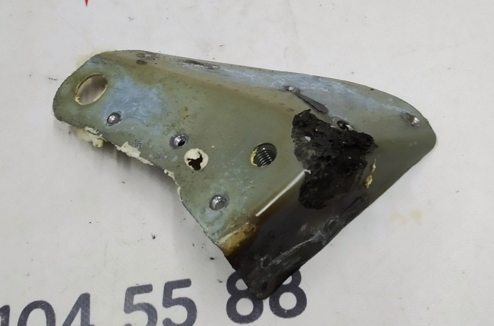 Четверть передняя правая кронштейн крепления батареи передний правый Tesla model 1073828-S0-B Киев - изображение 3