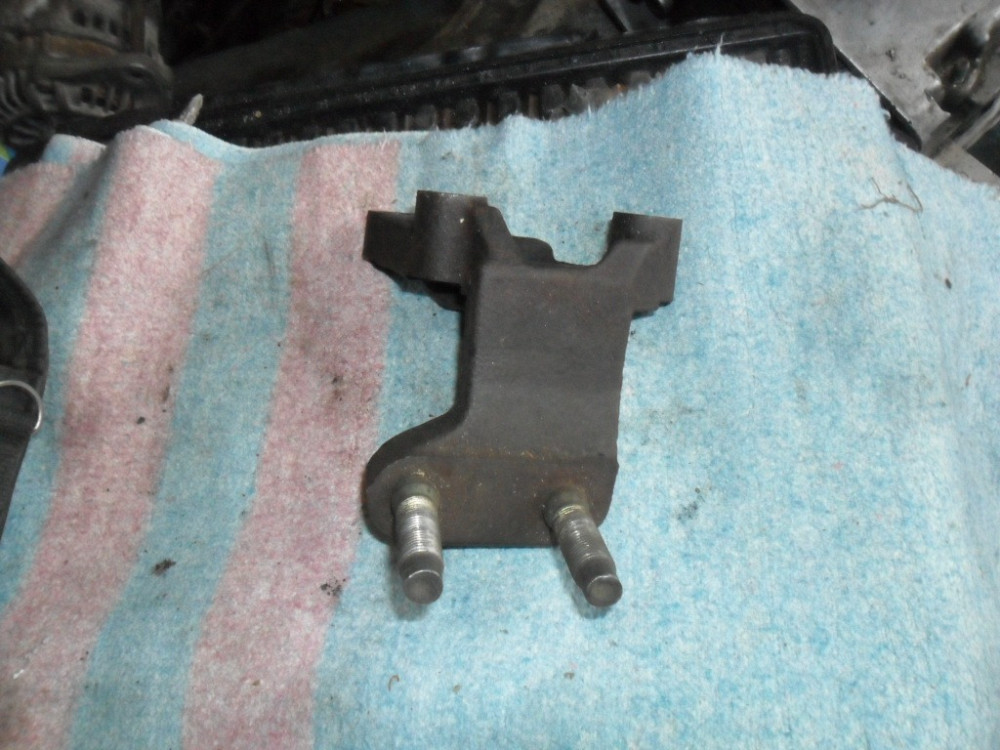 GA2E39030A, Кронштейн двигуна Мазда Кседокс 2.0, V6, 24 кл. оригінал Вінниця - зображення 10