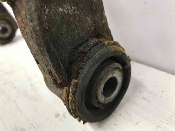 Рычаг передний верхний левый Mitsubishi L200 KB 2.5 ДИЗЕЛЬ 4D56U 2006 (б/у) Київ