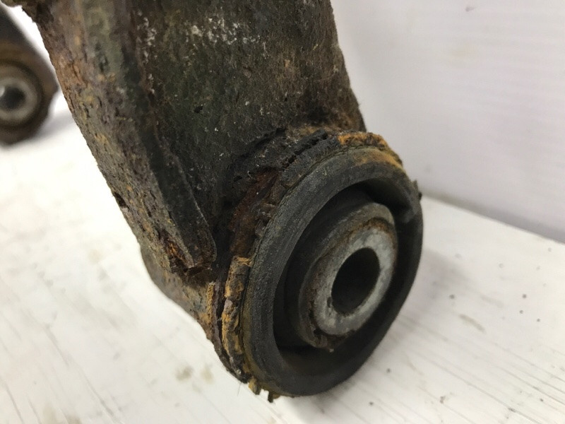 Рычаг передний верхний левый Mitsubishi L200 KB 2.5 ДИЗЕЛЬ 4D56U 2006 (б/у) Киев - изображение 3