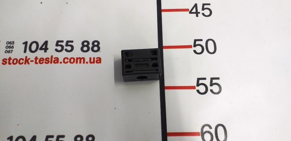 Отбойник крышки багажника верхний Tesla model S, model S REST 1008866-00-B Киев - изображение 2