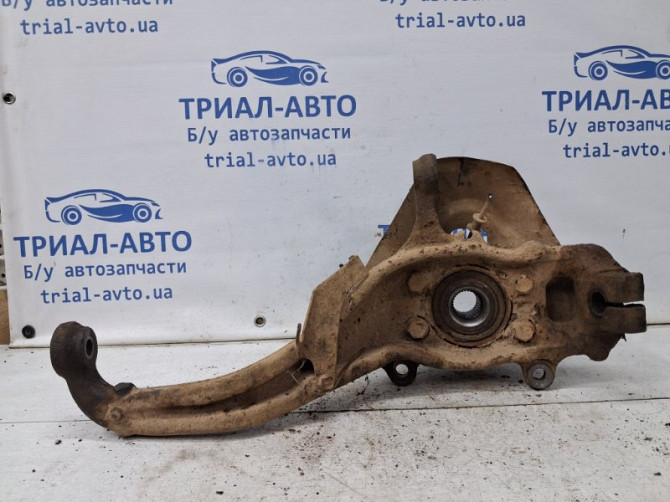 Кулак поворотный левый со ступицей Nissan Navara D40 2.5 DIESEL YD25DDTI 2004 (б/у) Київ - зображення 1