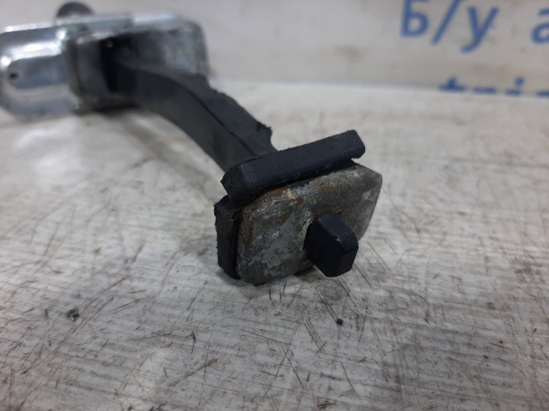 Ограничитель двери передний правый Hyundai IX35 LM 2.0 DIESEL 2010 (б/у) Киев - изображение 3