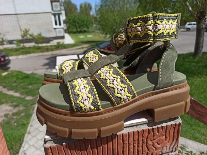 Бомбезні босоніжки на платформі Ugg Верхньодніпровськ - зображення 3