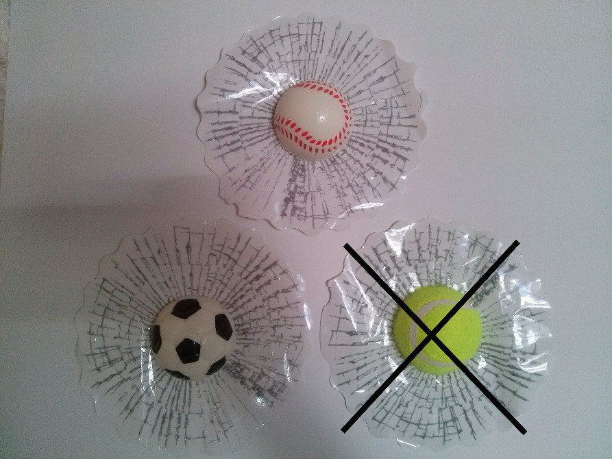 Наклейка на авто Мячик в стекле авто прикол Бориспіль - зображення 1