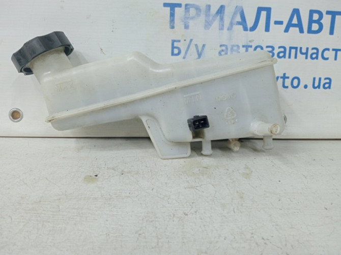 Бачок главного тормозного цилиндра Kia Sportage SL 1.7 DIESEL D4FD 2010 (б/у) Київ - зображення 1