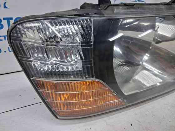 Фара правая галоген Mitsubishi Pajero Wagon 3 3.2 ДИЗЕЛЬ 4M41 1999 (б/у) Киев