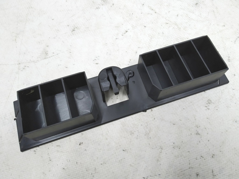 Кронштейн-крепления облицовки салона Tesla model S 1008718-07-B Киев - изображение 1