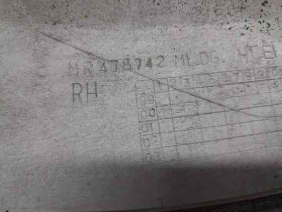 Накладка крыла Mitsubishi Pajero Wagon 3 3.2 ДИЗЕЛЬ 4M41 1999 перед. прав. (б/у) Киев