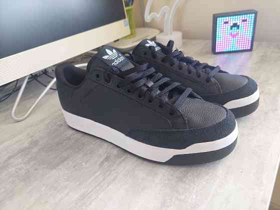 Кросівки Adidas ROD LAVER Київ