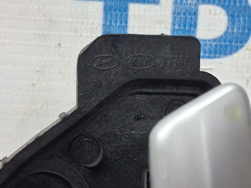 Ручка двери внутренняя левая Hyundai IX35 LM 1.7 DIESEL D4FD 2009 (б/у) Киев - изображение 3