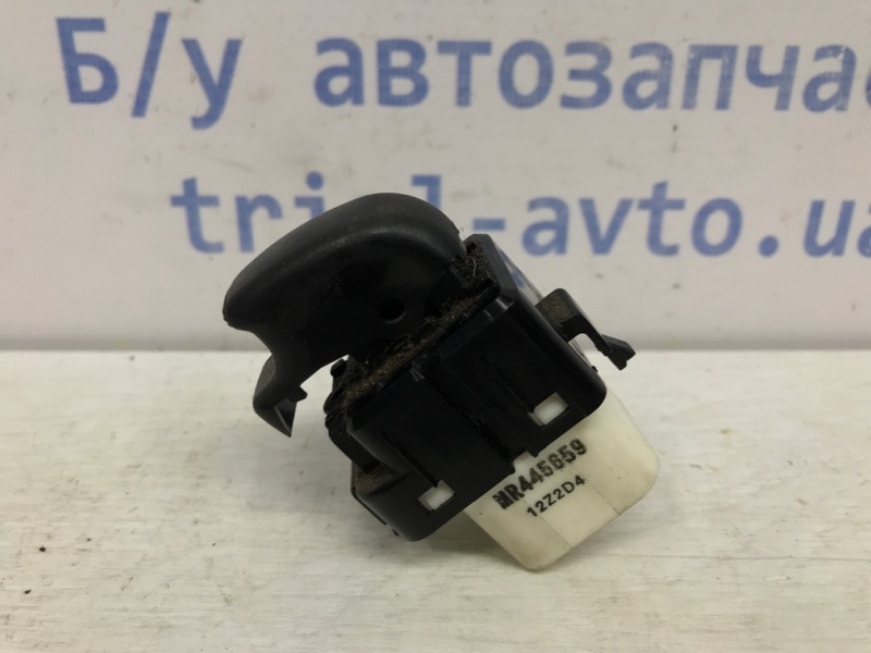 Кнопка стеклоподъемника Mitsubishi Pajero Wagon 3 3.2 ДИЗЕЛЬ 4M41 1999 (б/у) Киев - изображение 2