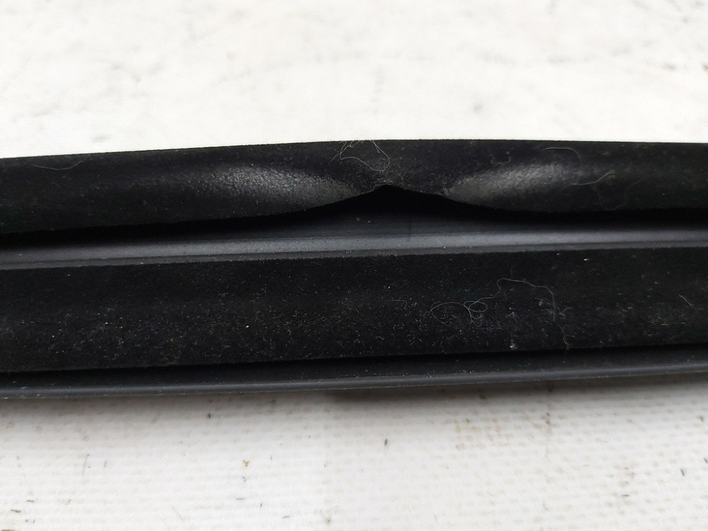 Уплотнитель стекла внутренний двери передней левой с повреждением Tesla model 3 1090495-00-E Киев - изображение 3